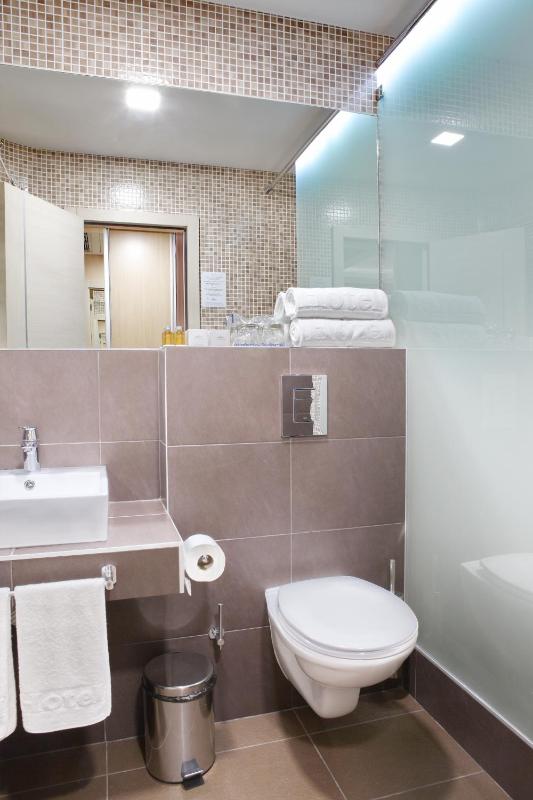 Double Room with Extra Bed image 1