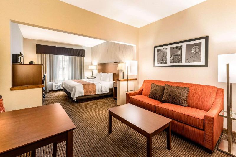 King Suite - Non-Smoking image 3