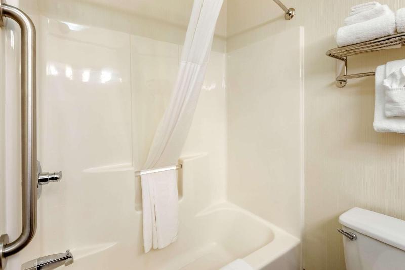 King Suite - Non-Smoking image 3