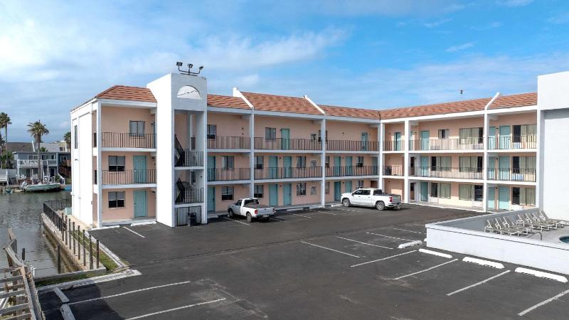WindWater Hotel and Marina - image 24