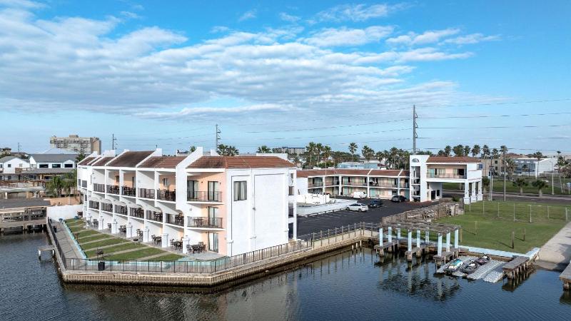 WindWater Hotel and Marina - image 42