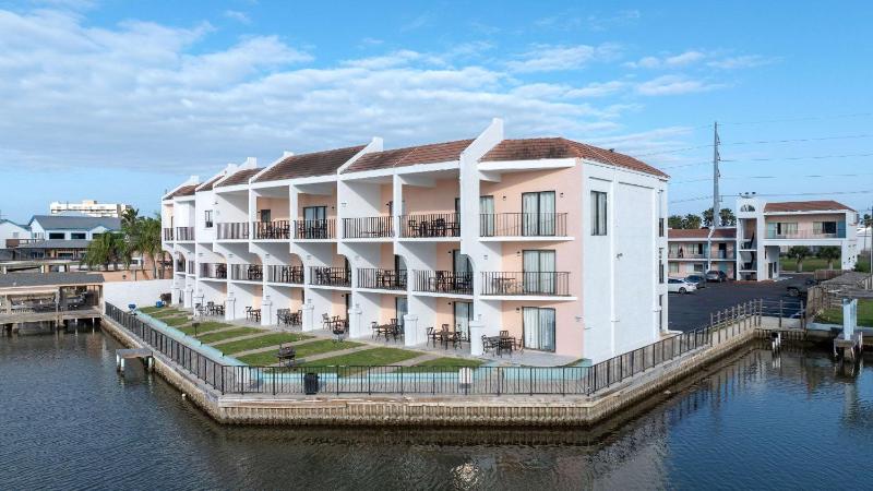 WindWater Hotel and Marina - image 36