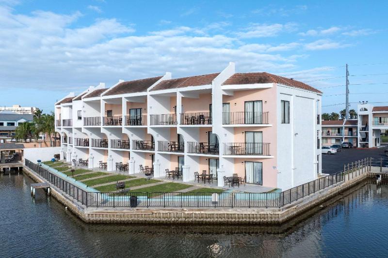 WindWater Hotel and Marina - image 35