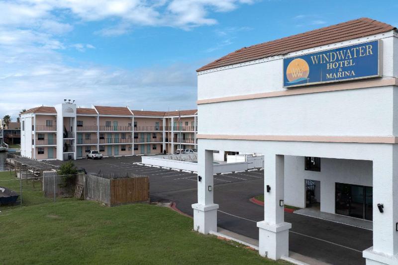 WindWater Hotel and Marina - image 16