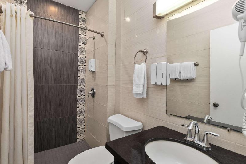 WindWater Hotel and Marina - image 48