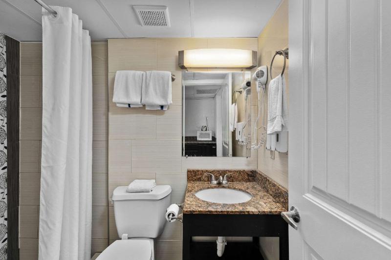 WindWater Hotel and Marina - image 34