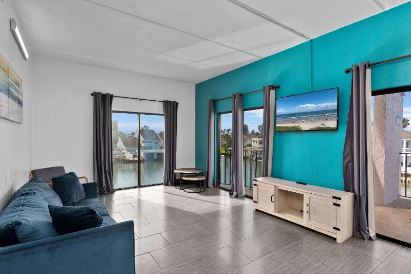 WindWater Hotel and Marina - image 32