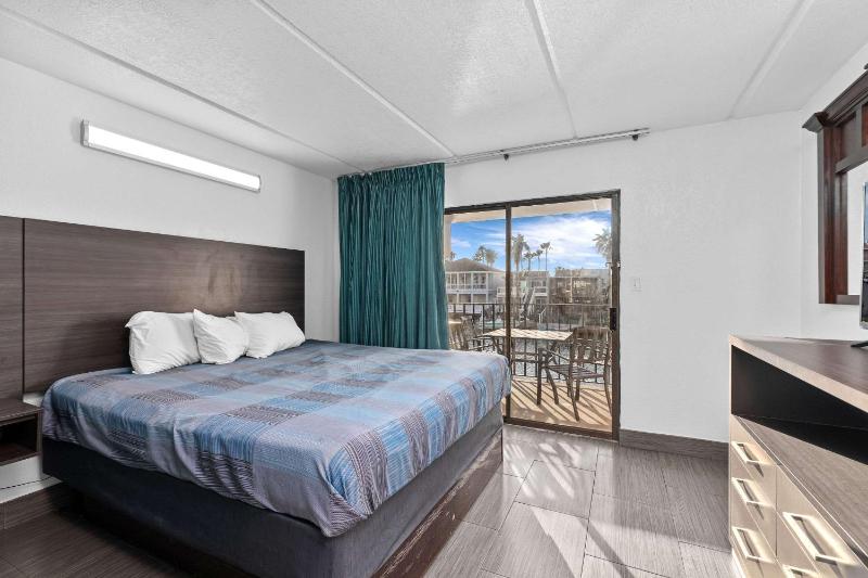 WindWater Hotel and Marina - image 45