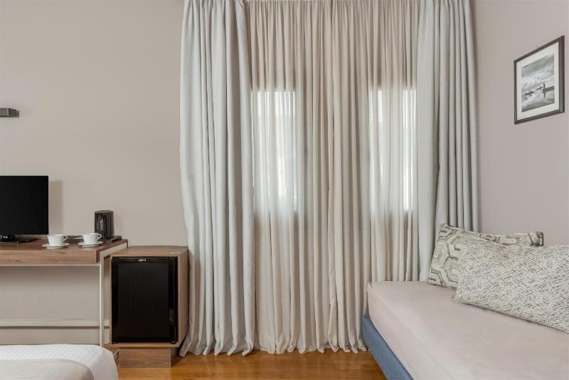 Standard Double or Twin Room image 4