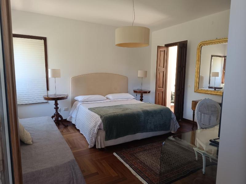Large Double Room image 4