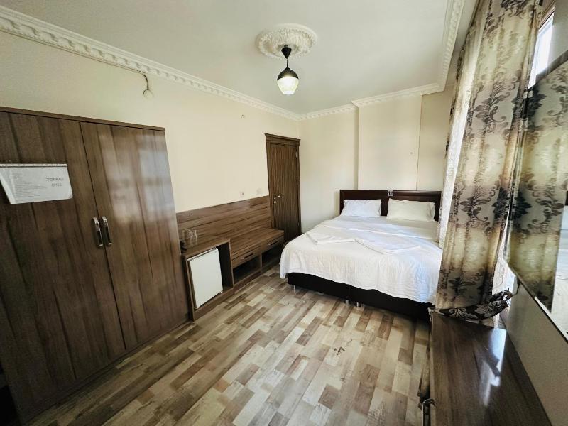Double Room image 3