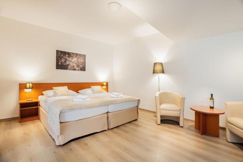 Quadruple Room with Balcony and Wellness Access image 1