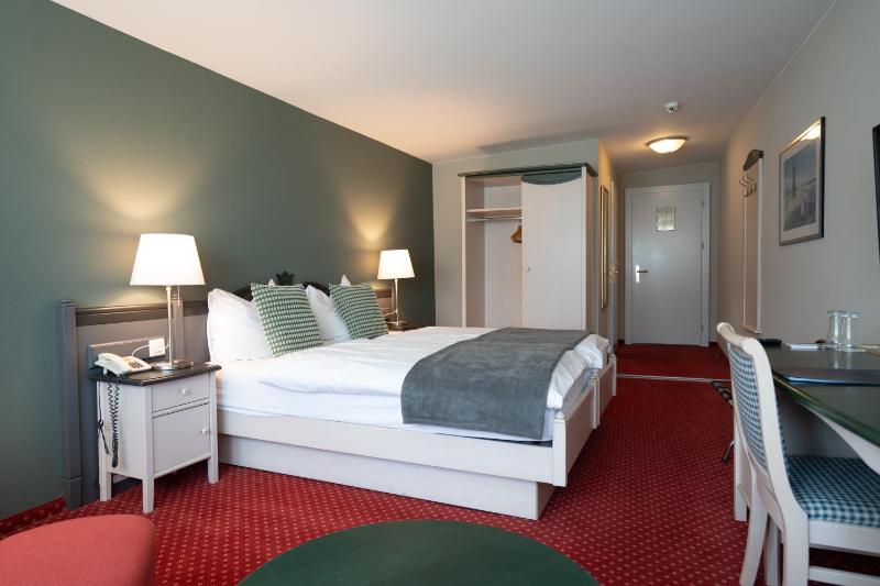 Double or Twin Room image 2