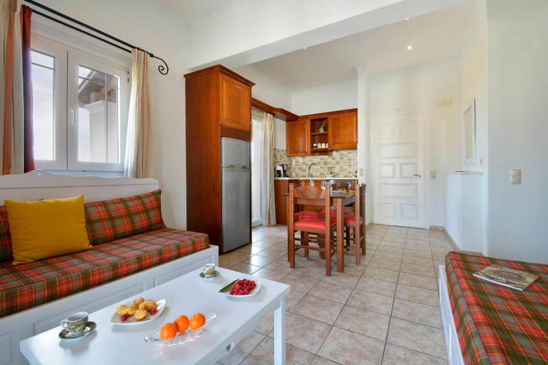 Apartment No6 - Top Floor with Marina and Pool view image 4