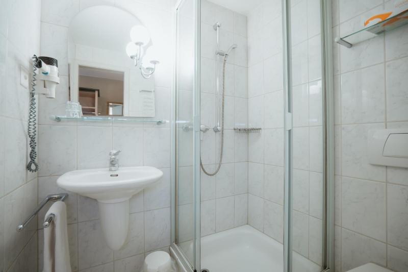 Standard Single Room image 2