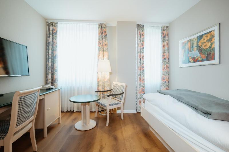 Standard Single Room image 4
