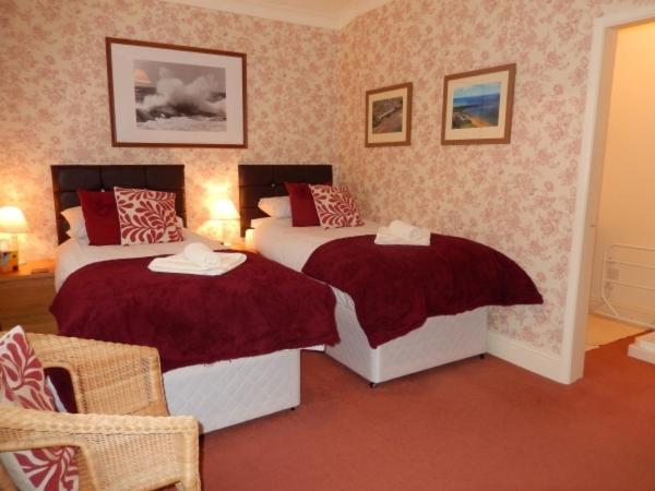 Small Twin Room image 1