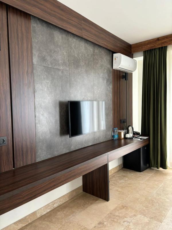 Deluxe Double Room with Balcony image 2