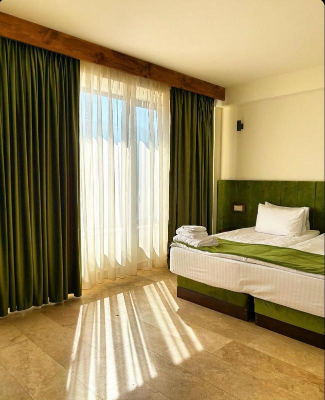 Deluxe Double Room with Balcony image 3