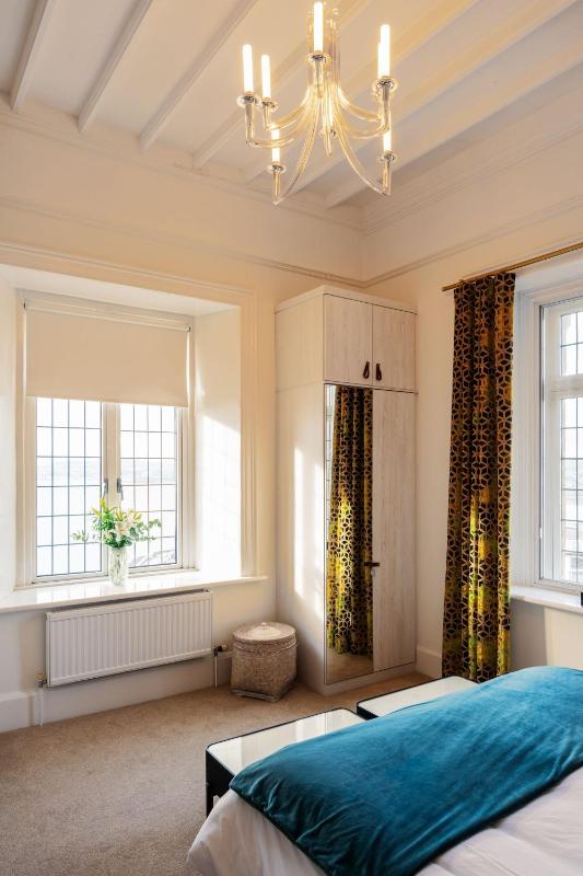 Vane Hall - image 16