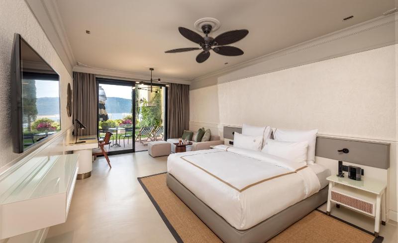 Deluxe Garden Sea View Room image 1
