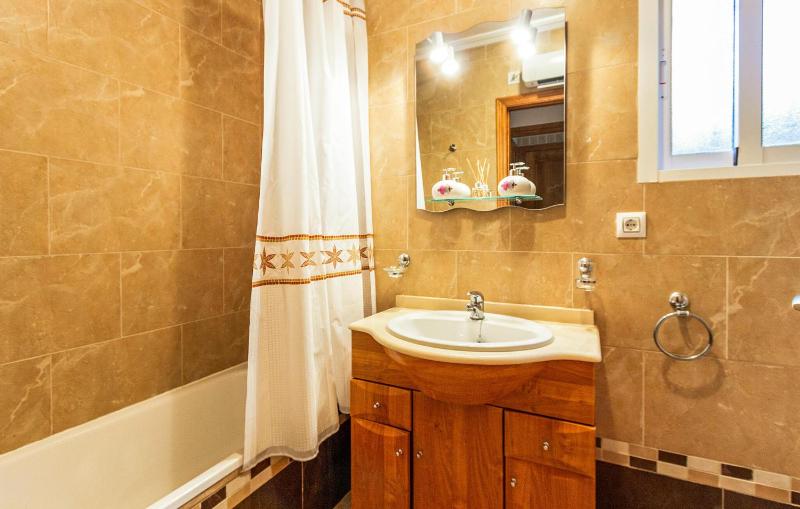 3 Bedroom Amazing Home In Orihuela Costa - image 18