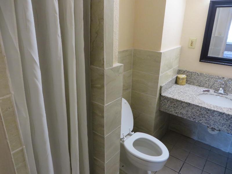 Standard Single Room image 4