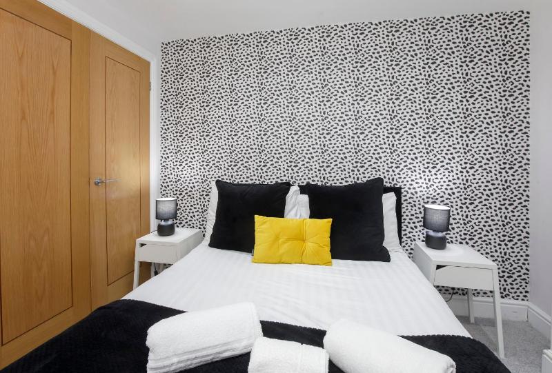 One-Bedroom Apartment image 4