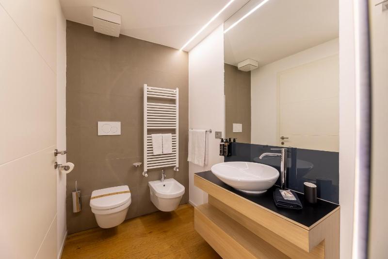 Economy Double or Twin Room image 3