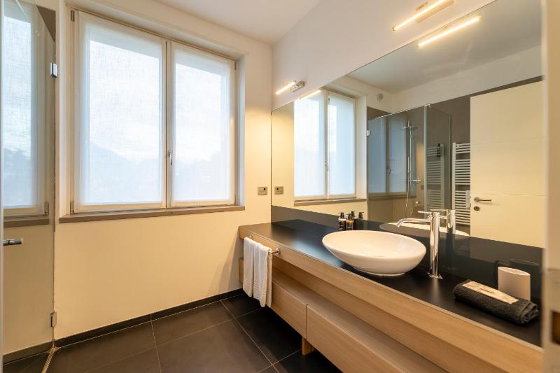 Standard Double or Twin Room with Garden View image 3