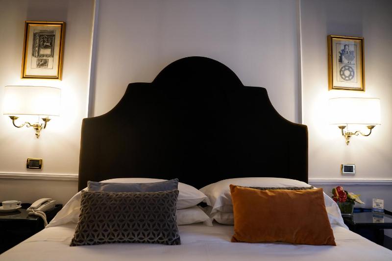 Double or Twin Room image 4