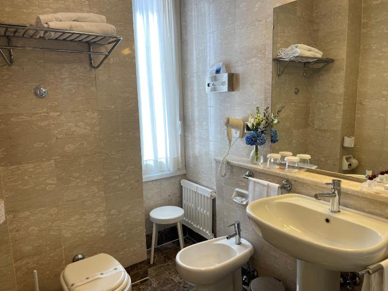 Standard Double or Twin Room image 2