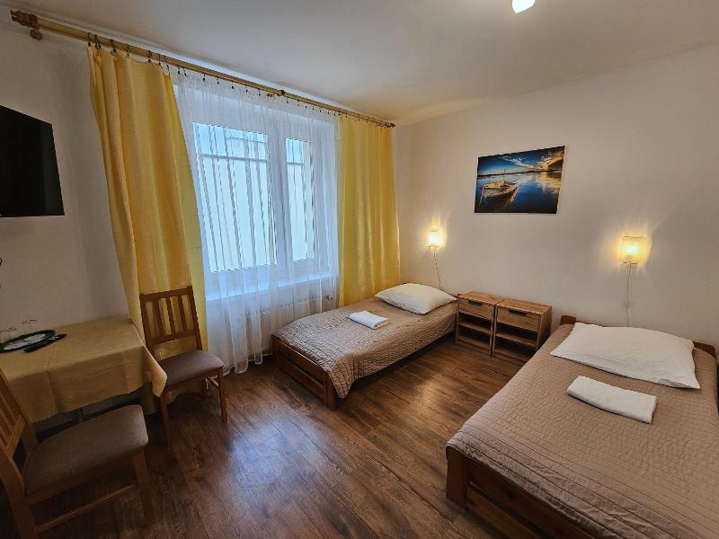 Standard Twin Room image 1