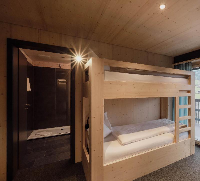 Double Room with Extra Bed image 2