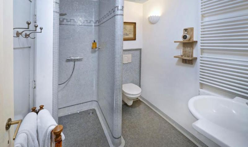 Double Room with Private Bathroom image 1