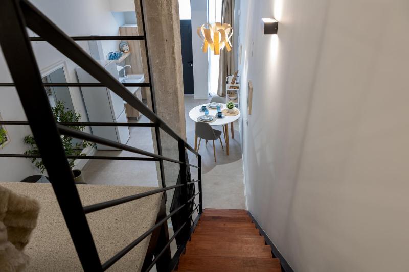RM1 - Loft Valencia cómodos estudios dúplex cerca a la Avenida del Puerto - image 8