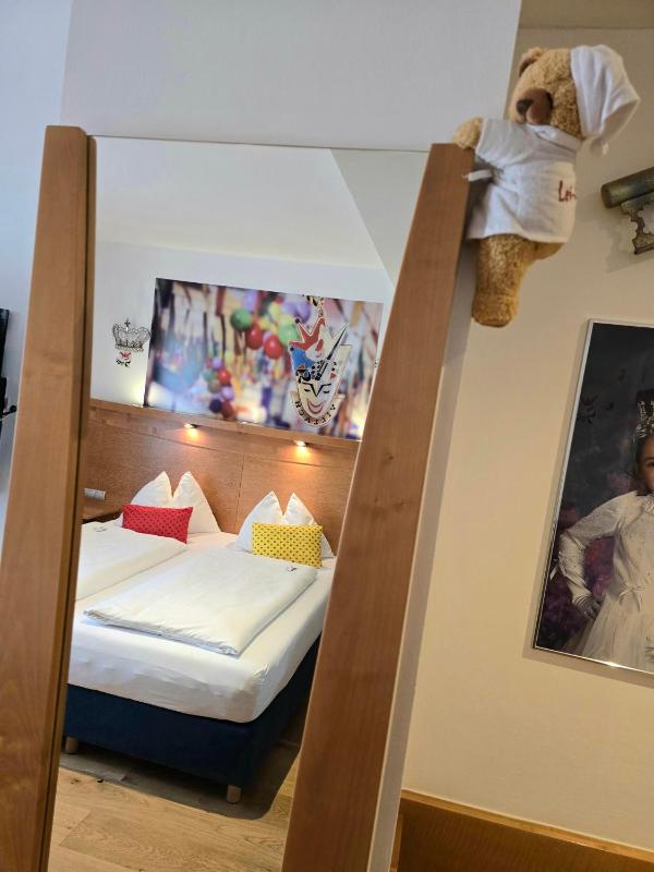 Premium Double Room image 3