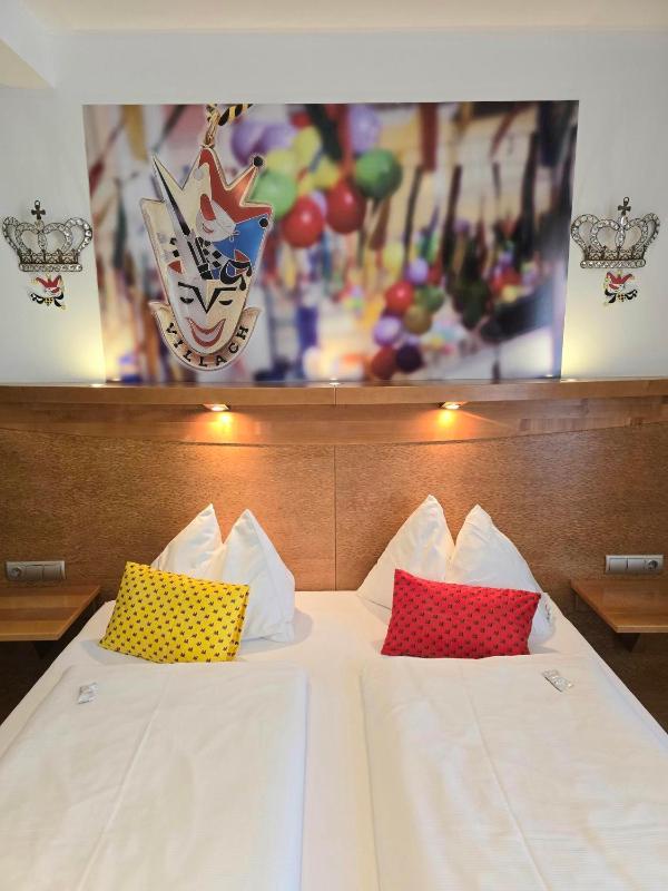 Premium Double Room image 4