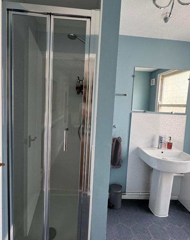 Single Room with Private Bathroom image 4