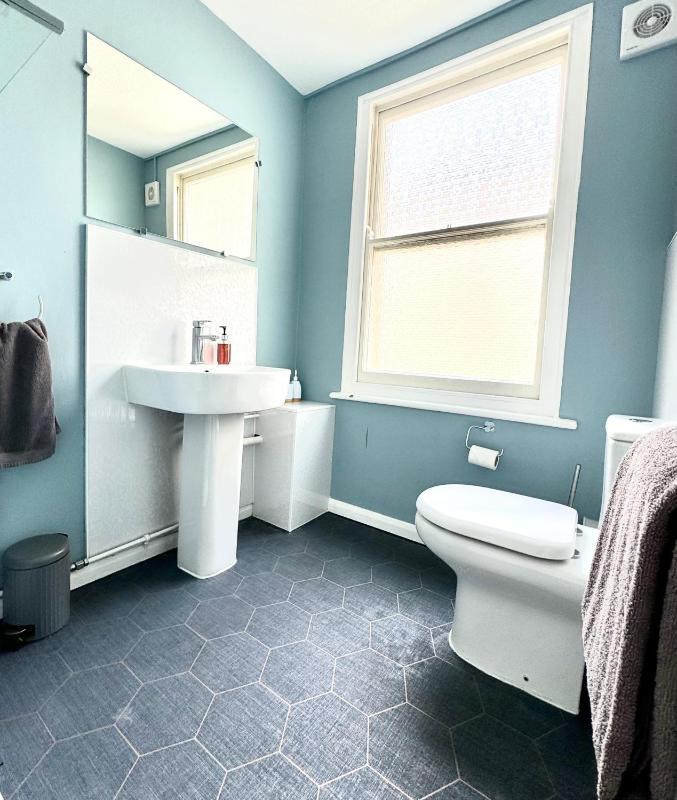 Single Room with Private Bathroom image 3