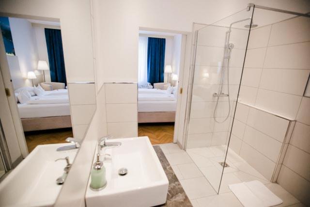 Superior Double Room image 2