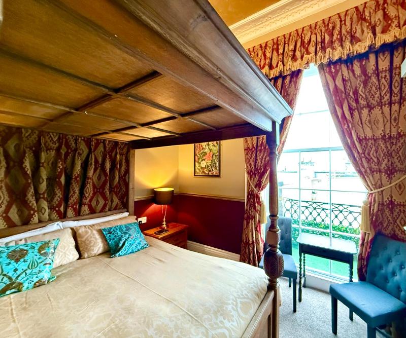 King Room image 4