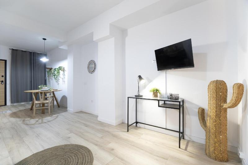 LN4 - Loft Valencia Espacioso y acogedor estudio cerca del metro zona Ayora - image 3
