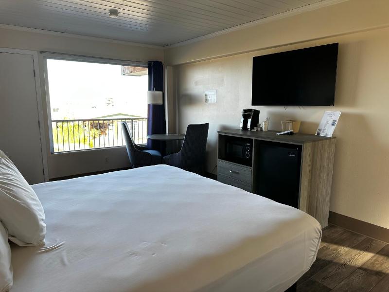 King Suite with Partial Ocean View image 3