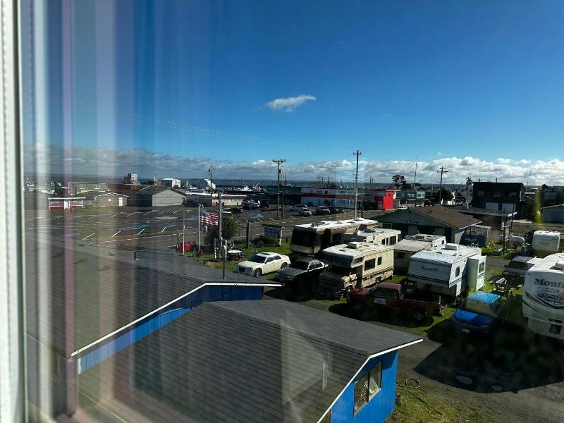 One Bedroom Suite w/Sleeper Sofa, Trundle, Ocean View image 3