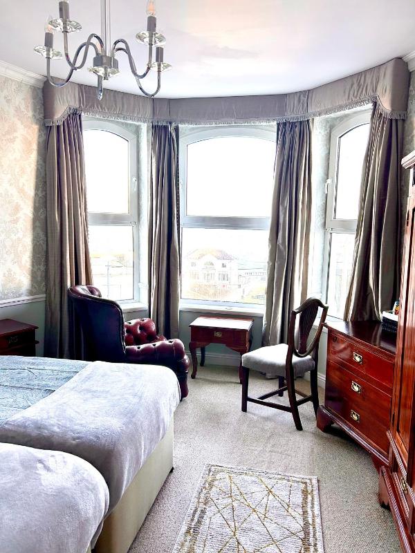 Deluxe Twin Room with Sea View image 2