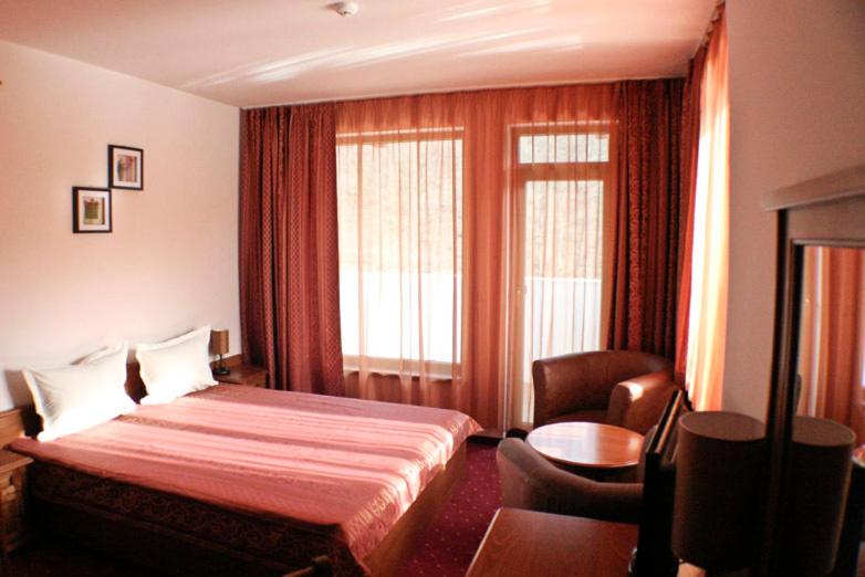 Double or Twin Room image 3