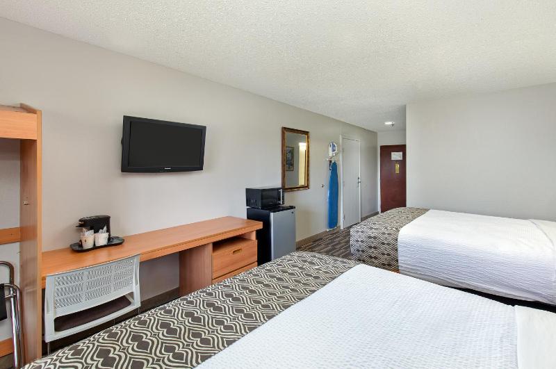 Deluxe Queen Room - Disability Access/Non-Smoking image 2