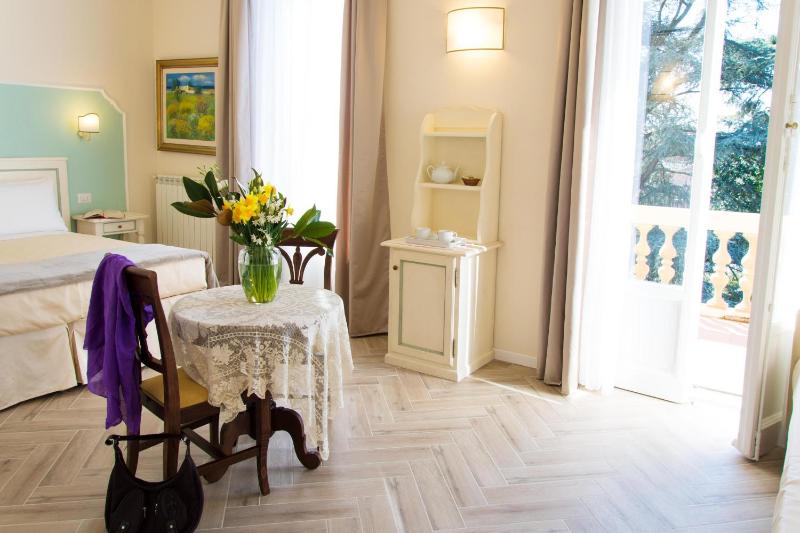 Junior Suite with Balcony image 3