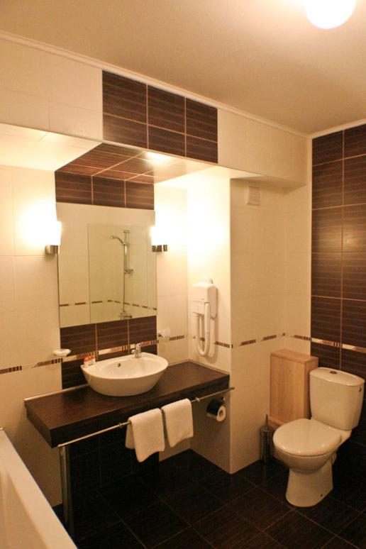 One-Bedroom Suite image 4